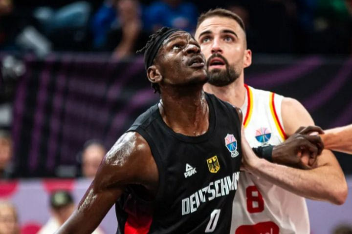 EuroBasket 2025: Ανησυχία στη Γερμανία με Μπόνγκα, τραυματίστηκε και έφυγε για τα αποδυτήρια