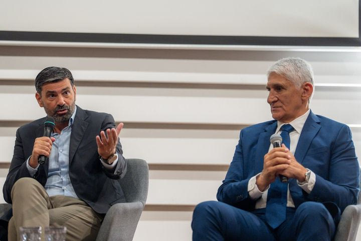 Πλήθος κόσμου στην Κύπρο για το Best Seller “Τρωτός Άτρωτος”