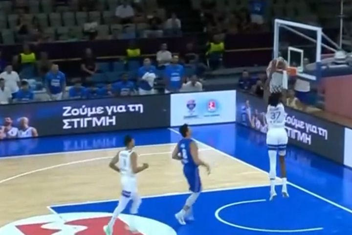 Ο Κώστας Αντετοκούνμπο έκλεψε και κάρφωσε στον αιφνιδιασμό