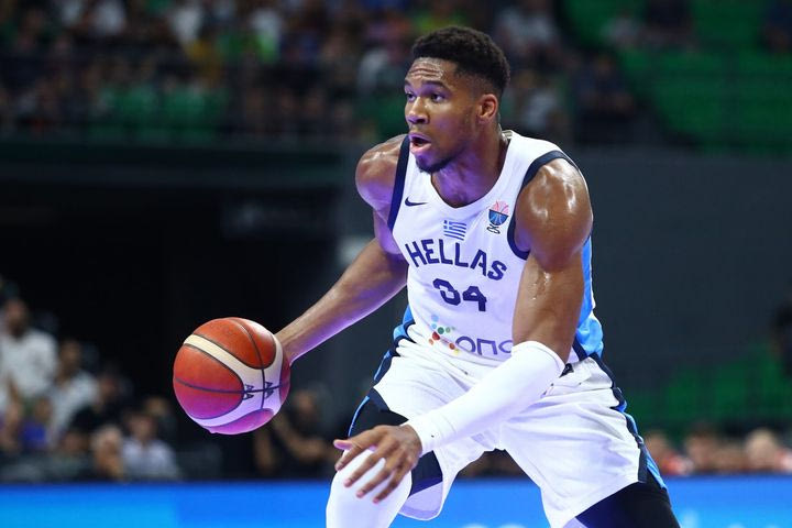 Ο Γιάννης Αντετοκούνμπο δεν είχε αντίπαλο στο α’ μέρος του Ελλάδα – Λετονία: Μία ανάσα από το double-double σε 10 λεπτά συμμετοχής