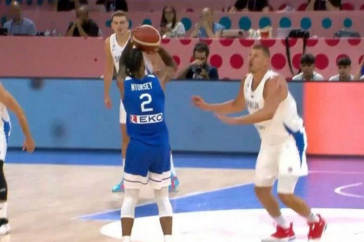 Το τρίποντο του Ντόρσεϊ μπροστά στον Γιόκιτς