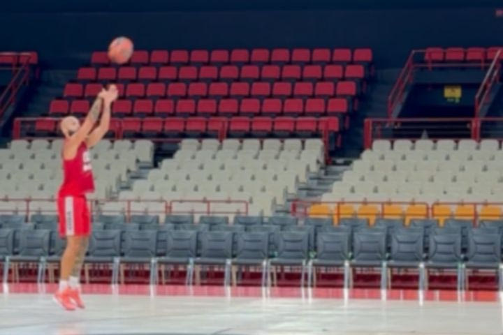 Ολυμπιακός: Άχαστος ο Φουρνιέ, λιώνει στην προπόνηση ενόψει της νέας σεζόν