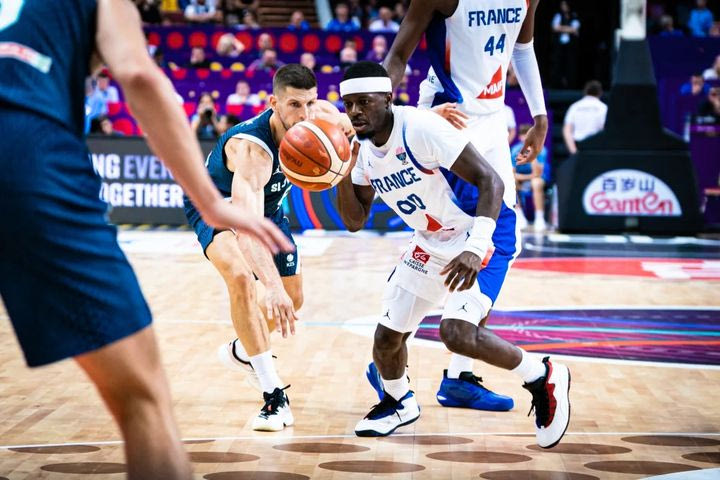 EuroBasket 2025: Το unfair του Φρανσίσκο που λίγο έλειψε να φέρει σύρραξη στο Γαλλία – Σλοβενία
