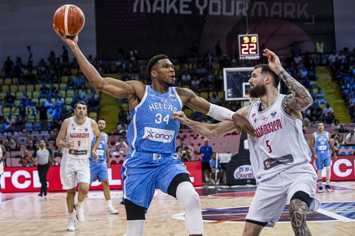 Γεωργία – Ελλάδα: Ο Γιάννης Αντετοκούνμπο έκλεψε την μπάλα και έτρεξε στον αιφνιδιασμό για τους πρώτους πόντους της Εθνικής