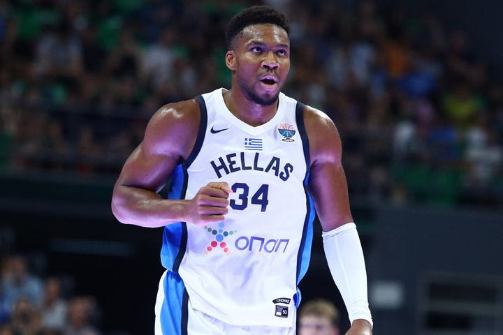 Αντετοκούνμπο: Κλαίνε οι χήρες, κλαίνε κι οι παντρεμένες για τον Γιάννη