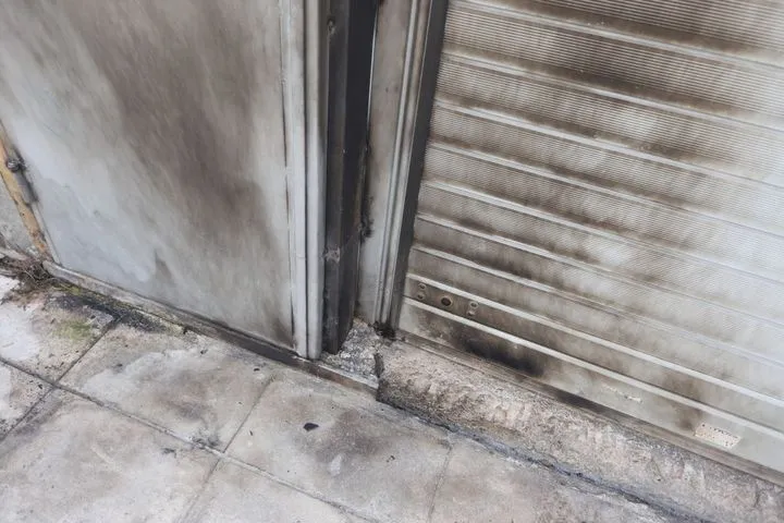 Κολωνός: Εμπρηστική επίθεση με γκαζάκια σε χώρο που θα στεγαστεί σύνδεσμος του Παναθηναϊκού