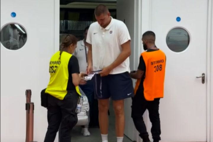 Ο Γιόκιτς χρειάστηκε να δείξει τη διαπίστευσή του για να μπει στο “Σπύρος Κυπριανού”