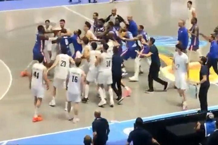 Χάος μετά το Αργεντινή – Δομινικανή Δημοκρατία: Αδιανόητο ξύλο και γροθιές με τους Ντέιβιντ-Τζόουνς Γκαρσία και Χουάν Γκερέρο στο επίκεντρο