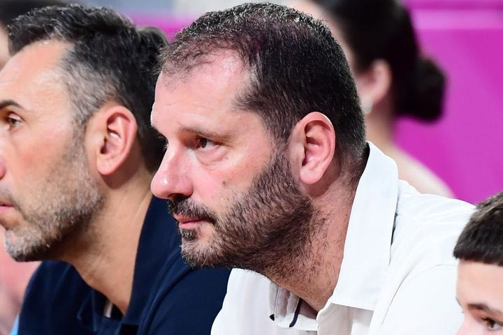 Κακιούζης: “Ο Ιωαννίδης πίεζε τόσο πολύ που κάποιοι έβαζαν τα κλάματα – Αν η ΑΕΚ του 2002 έμενε μαζί, θα είχε πάρει την EuroLeague”