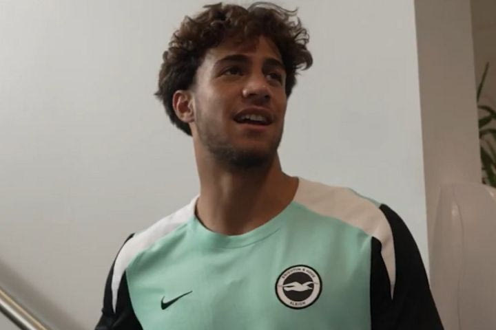 Κωστούλας VS Τζίμας σε VIDEO της Μπράιτον: Το Καραϊσκάκης και η Τούμπα οι απαντήσεις τους στην ερώτηση για την καλύτερη έδρα