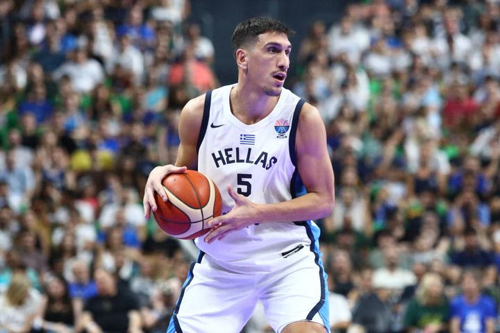 “Καυτός” Λαρεντζάκης με 3/3 τρίποντα σε 80″ στην β’ περίοδο του Ελλάδα – Λετονία