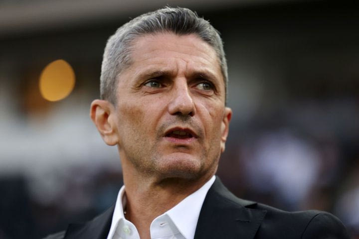 Λουτσέσκου: “Δύσκολο να παίζεις κόντρα σε μία ομάδα που αμύνεται διαρκώς, η πίεση τώρα είναι σε αυτούς”