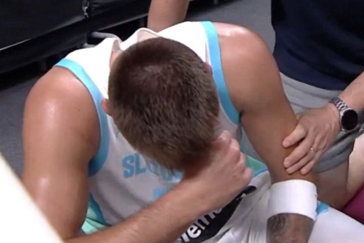 Πάγωσε ο χρόνος με Ντόντσιτς: Ο Χρόβατ τον πήρε παραμάζωμα και τον τραυμάτισε