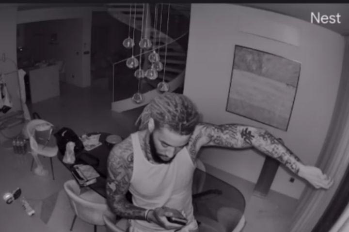 Ξεκαρδιστικό VIDEO του Λεσόρ: Πόζαρε μπροστά από την κάμερα ασφαλείας του σπιτιού του, για να δει τα τατουάζ του