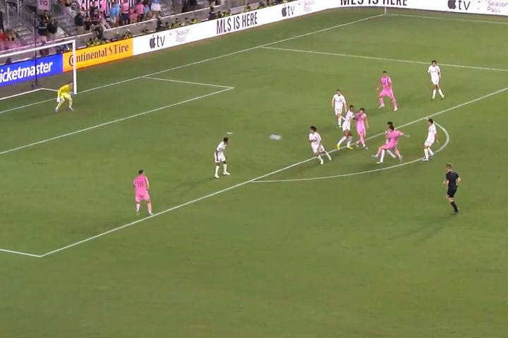 Μέσι: Επέστρεψε στη δράση με φοβερή γκολάρα ο Αργεντινός και μαζί με Σουάρες και Άλμπα οδήγησαν την Ίντερ Μαϊάμι σε νίκη με 3-1 επί της Λος Άντζελες Γκάλαξι