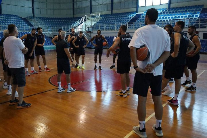 Μύκονος: Πρώτη προπόνηση με χαμόγελα, αρχηγοί οι Μάντζαρης, Καββαδάς και Σκουλίδας