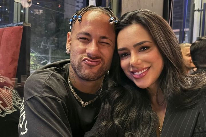 Νεϊμάρ: Σκόραρε δις και πανηγύρισε στην αγκαλιά της αγαπημένης του