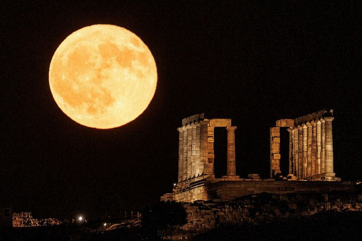 Πανσέληνος Αυγούστου: Μαγευτικές εικόνες από το “Φεγγάρι του Οξύρρυγχου”