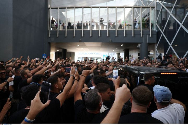 Το VIDEO του SPORT24 από την άφιξη του Ζαφείρη για τον ΠΑΟΚ, χαμός στο αεροδρόμιο “Μακεδονία”