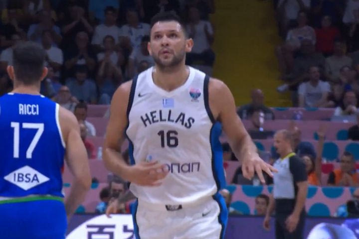 Ο Φουρνιέ είδε Εθνική Ελλάδας και αναρωτήθηκε για τον νέο πανηγυρισμό του Παπανικολάου