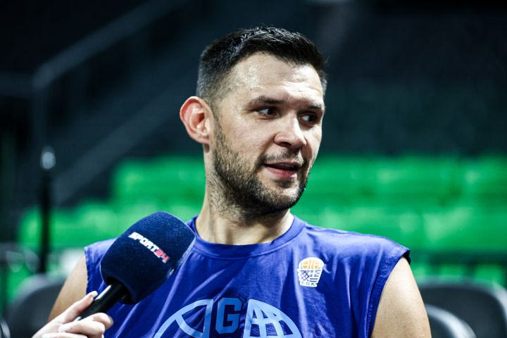 Ο Κώστας Παπανικολάου στο SPORT24: “Από την Εθνική δεν σταματάς, σε σταματάει αυτή για να έρθουν τα νέα παιδία”