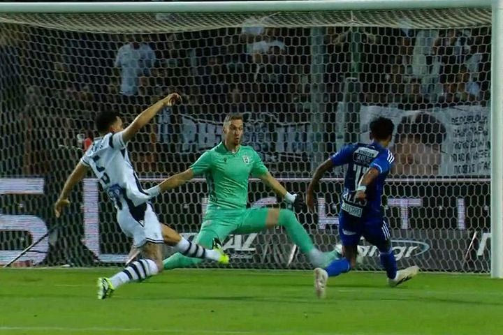 Εντυπωσιακή επέμβαση του Παβλένκα, που σταμάτησε τον Μπαλό