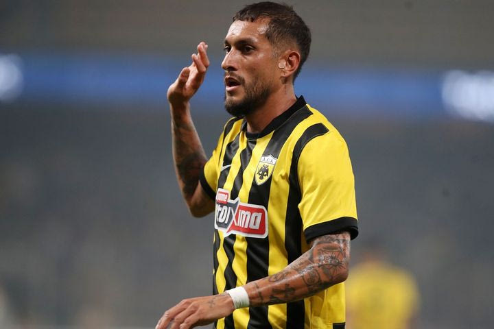 Το κουρασμένο βήμα του πλέον δεν σέρνεται και κάπως έτσι ο Ρομπέρτο Περέιρα προσωποποιεί το ξεκίνημα της ΑΕΚ