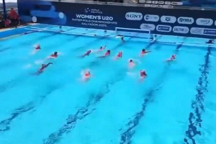 Σκηνές χάους σε αγώνα του παγκοσμίου πρωταθλήματος πόλο γυναικών Κ20: Διεκόπη προσωρινά λόγω πυροβολισμών