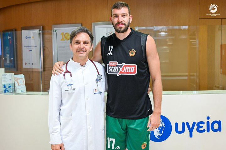 Παναθηναϊκός AKTOR: Οι πρώτες φωτογραφίες του Ρογκαβόπουλου με το “τριφύλλι” από τις ιατρικές εξετάσεις