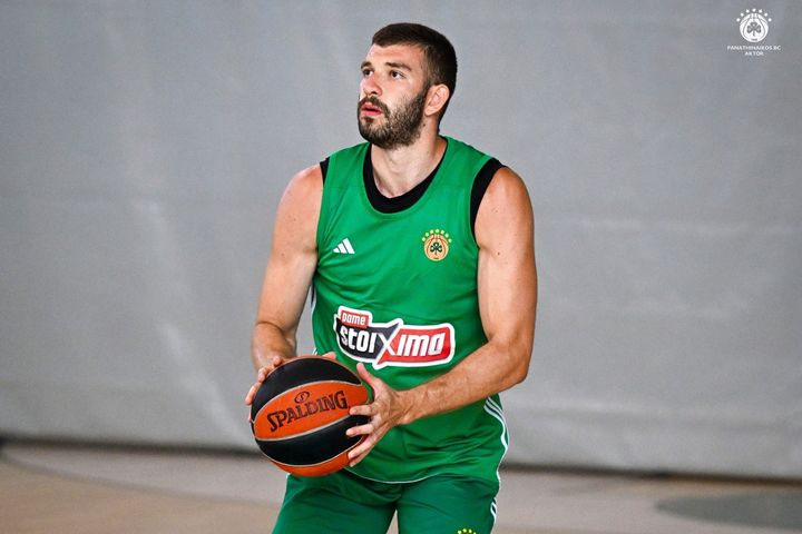 Ο Παναθηναϊκός AKTOR αποκάλυψε φωτογραφίες από την πρώτη προπόνηση του Ρογκαβόπουλου στα πράσινα