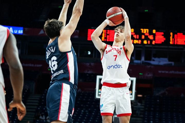 Επος της Ισπανίας, νίκησε με 82-81 τη Γαλλία στον τελικό του EuroBasket U18 με τρίποντο του Ντελ Πίνο