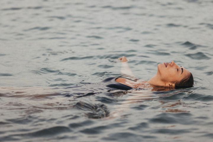 Γιατί να συνεχίσεις το κολύμπι και τον χειμώνα: Το μυστικό της υγείας