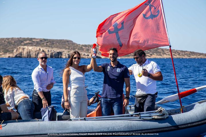 Oι Παγκόσμιοι Πρωταθλητές Ξενάκη και Δημόπουλος έδωσαν την εκκίνηση στον  Eurobank Διεθνή Ιστιοπλοϊκό Αγώνα Άνδρου