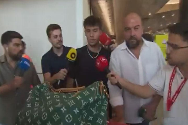 Βαγιαννίδης: Έφτασε στη Λισαβόνα ο Έλληνας διεθνής, οι πρώτες εικόνες από το αεροδρόμιο