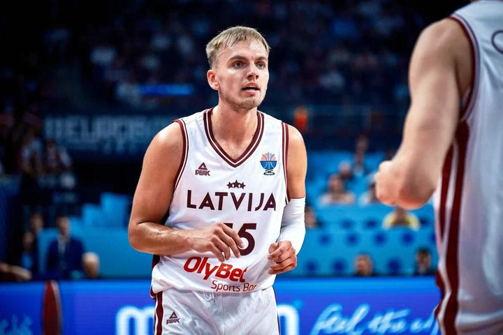 EuroBasket 2025: Ο τραυματισμός του Ζάγκαρς δεν είναι σοβαρός, σύμφωνα με το BasketNews