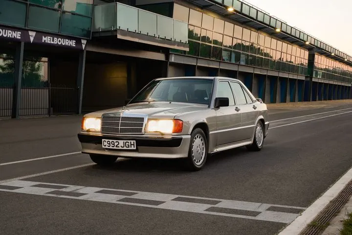 Πόσο τιμάται σήμερα η μυθική Mercedes 190 E του Άιρτον Σένα