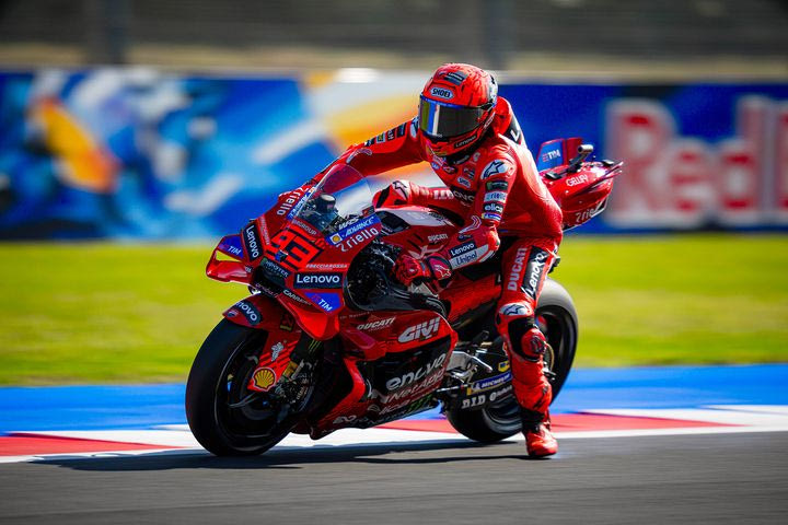 O Μαρκ Μάρκεζ νικητής της μονομαχίας με τον Μπετζέκι στο Μιζάνο για την 11η φετινή νίκη του