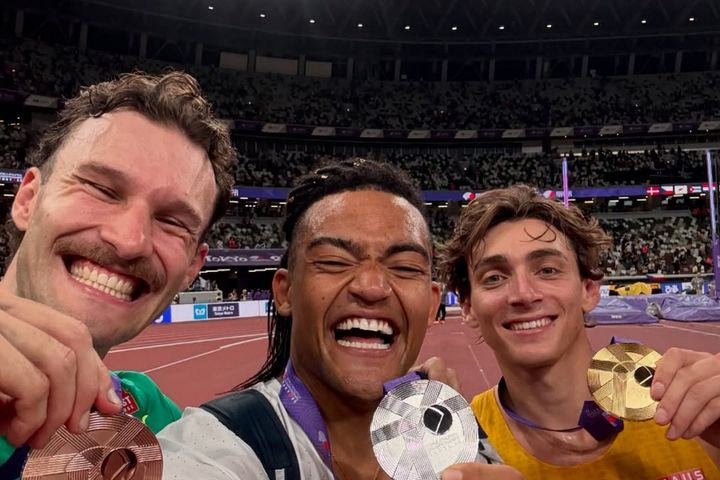 Εμμανουήλ Καραλής: Η πανηγυρική selfie του Μανόλο με τον Ντουμπλάντις και τον Μάρσαλ