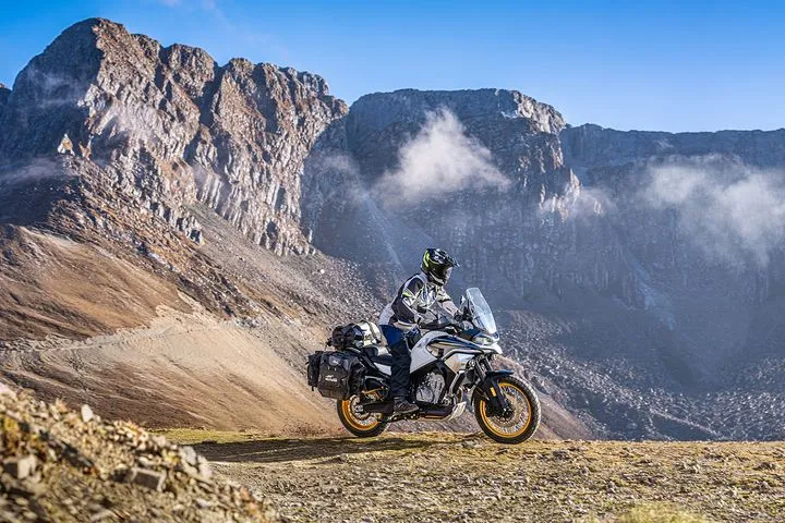 H CFMOTO κάνει δώρο το σετ βαλιτσών με κάθε αγορά μοντέλων 800MT