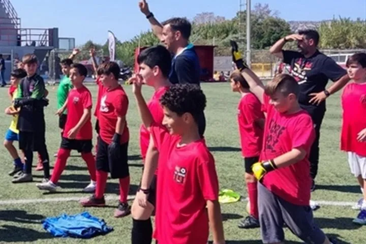 Ο άνεμος της “Αναγέννησης” φύσηξε σε Σύρο και Ρόδο