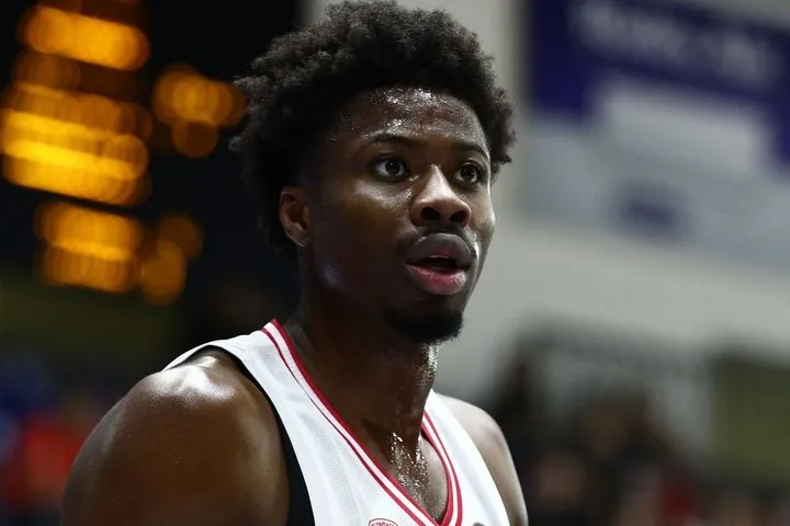 Block Party: Ο Κώστας Αντετοκούνμπο μοίρασε τρεις τάπες στην 3η περίοδο του Ολυμπιακός – Καρδίτσα