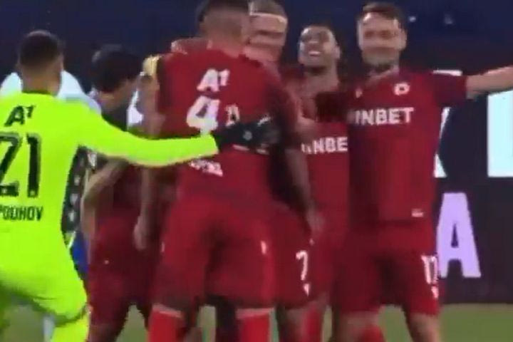 Το γκολ της χρονιάς μπήκε στη Βουλγαρία: Ο Ντέλοβα της ΤΣΣΚΑ Σόφιας έστειλε την μπάλα στα δίχτυα από το σπίτι του