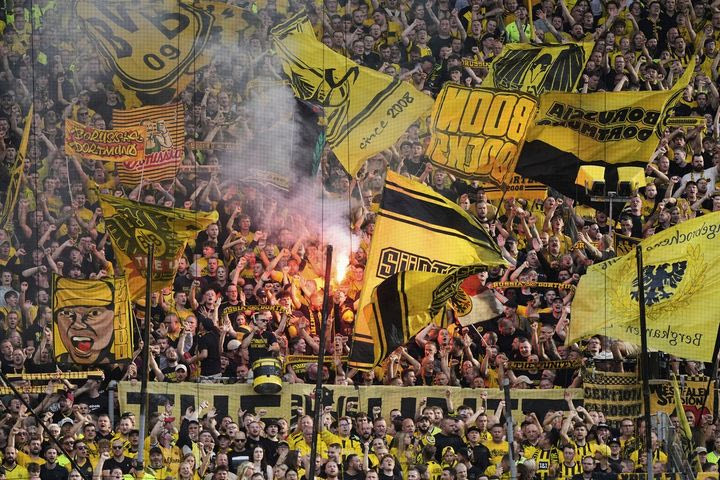 Από το γήπεδο στις ράγες: 400 οπαδοί των Ντόρτμουντ και Σάλκε σταμάτησαν τρένο για να λύσουν τις διαφορές τους