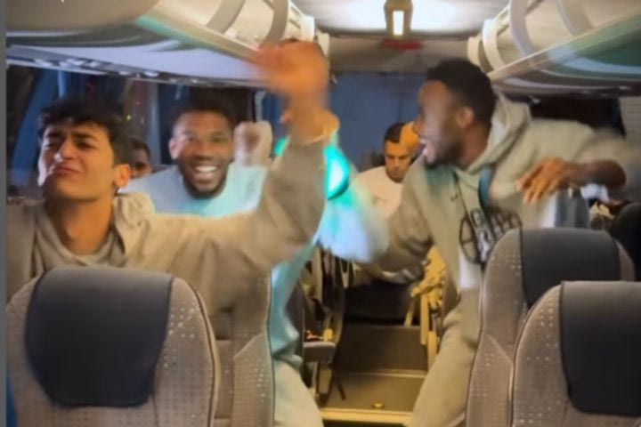 Εθνική Ελλάδας: Το επικό VIDEO της γαλανόλευκης με το “Freed from desire” από το πούλμαν στα μπουζούκια