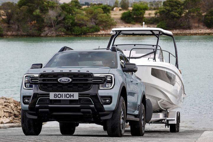 Το νέο Ford Ranger Plug-In Hybrid με 281 ίππους, τραβάει έως και 3,5 τόνους και το αγοράζεις από 48.800 €