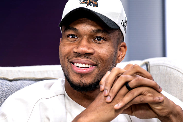 Ο ΓΙΑΝΝΗΣ ΑΝΤΕΤΟΚΟΥΝΜΠΟ στη μεγαλύτερη συνέντευξη της ζωής του: “ΝΑΙ, θα παίξω στην Ευρώπη”