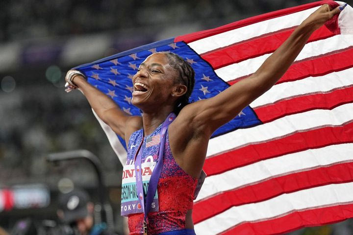 Παγκόσμιο Πρωτάθλημα Στίβου: Έγραψε ιστορία η Μελίσα Τζέφερσον-Γούντεν, κατακτώντας το χρυσό στα 100 και τα 200 μέτρα