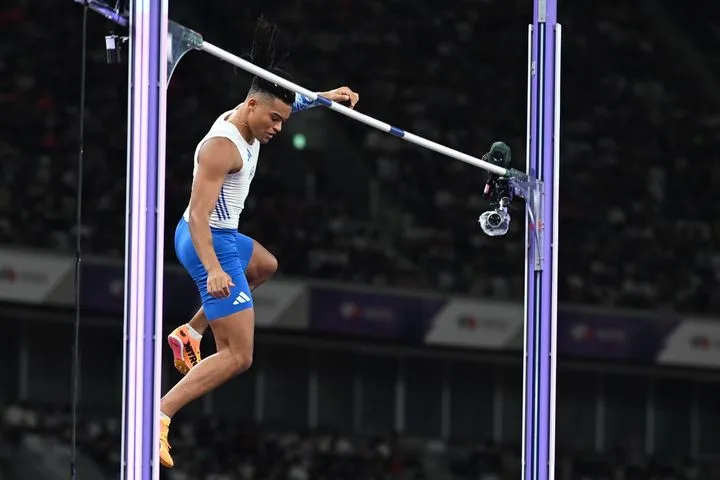 Ο Καραλής πέταξε πάνω από τα 5,75μ στη δεύτερη προσπάθειά του στα προκριματικά του επί κοντώ