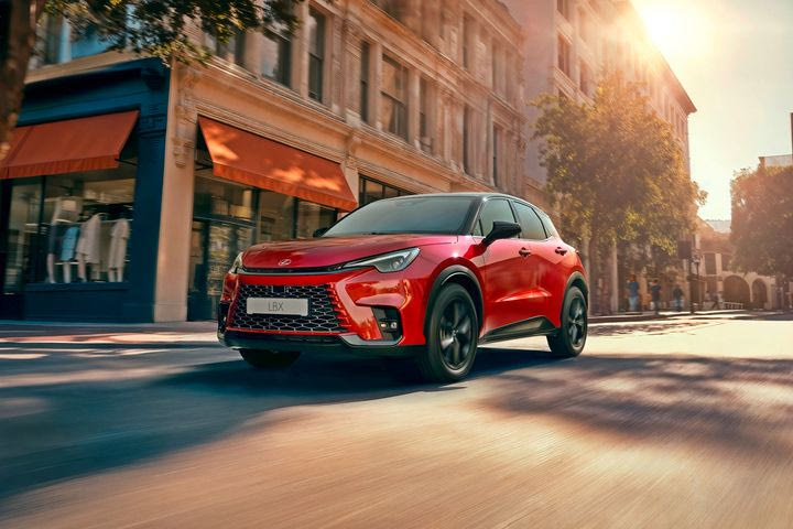 Το μικρότερο SUV της Lexus προσφέρεται τώρα με ακόμα περισσότερες επιλογές και στυλ