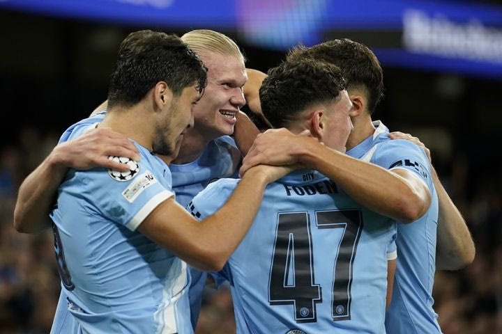 Οι παίκτες της Μάντσεστερ Σίτι μοίρασαν δώρα και χαμόγελα στα παιδια που δίνουν τη δική τους μάχη